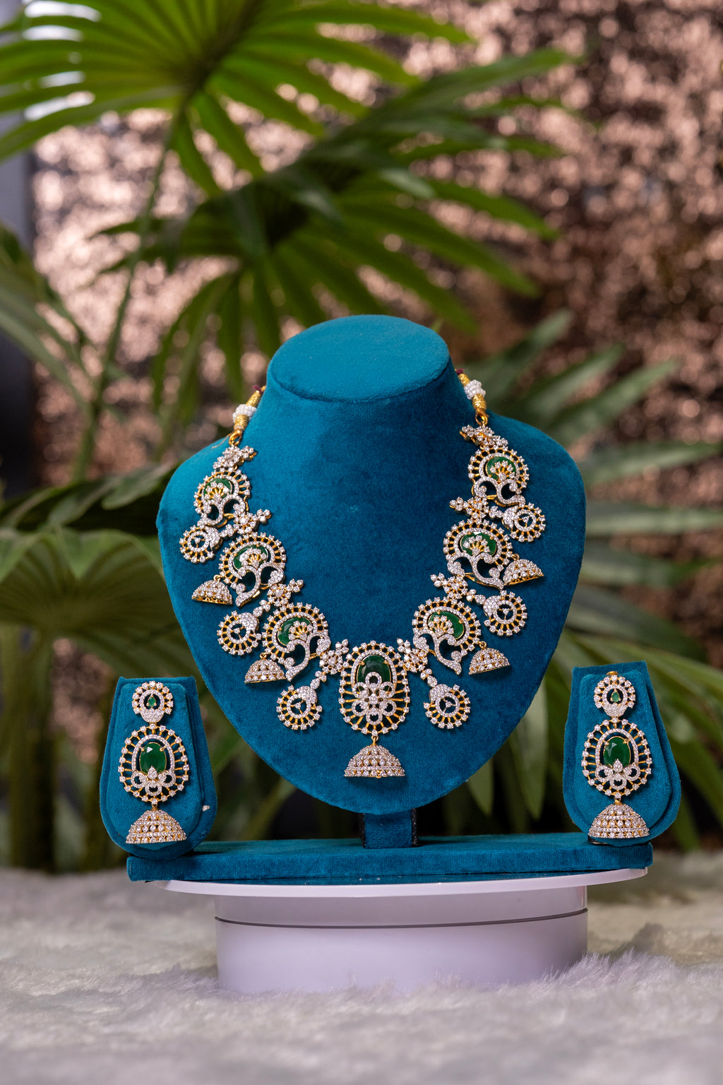 Short Green Necklace