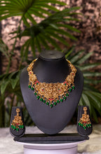 Lakshmi Metallic Short Necklace