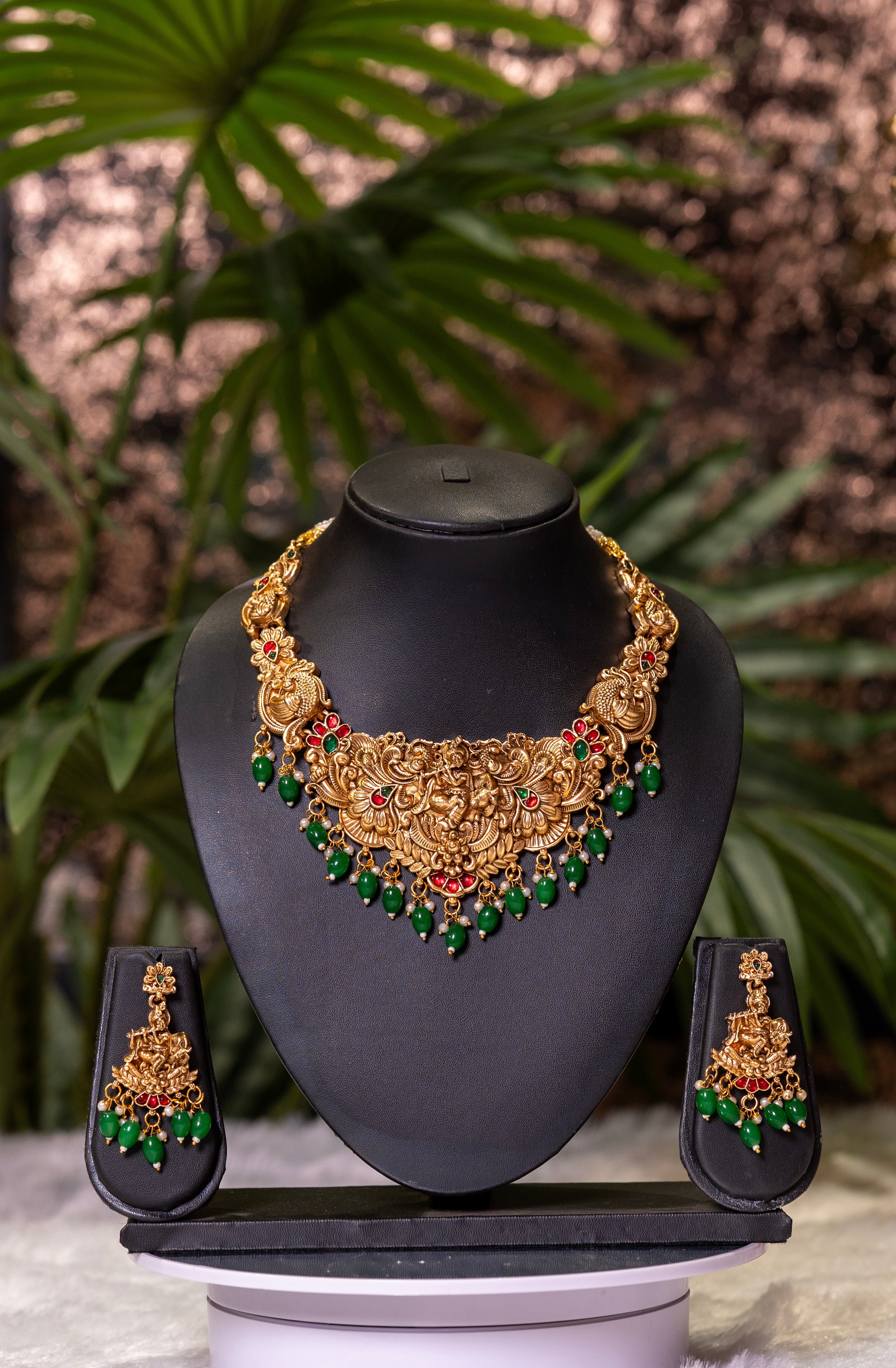 Lakshmi Metallic Short Necklace